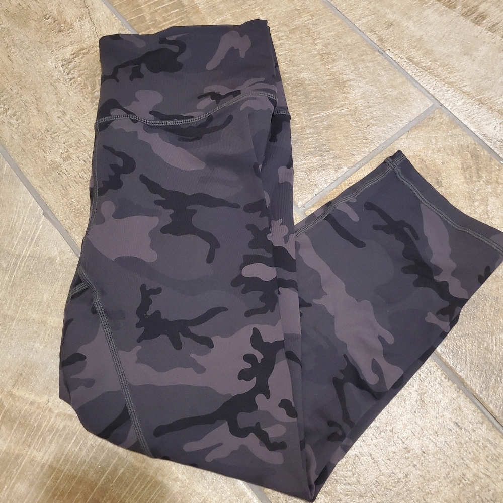 Zyia Camo Capri 20" Leggings